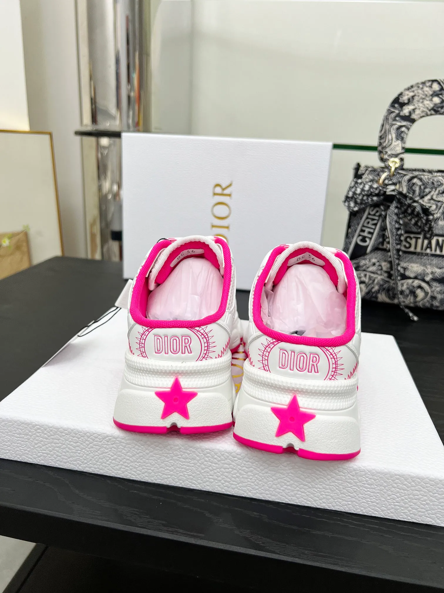 p560🐮🐮This Dior Chrono sports half slipper reinterprets running shoes with Dior's haute couture style. Gray mesh fabric is paired with tonal suede calfskin panels, the CD logo on the side, the star patch on the tongue and the Dior logo on the heel, all in classic fine detail. Featuring two-tone laces and a lightweight sole with star graphics, they can be worn year-round. Size: Women’s size 35-41 (35/42 can be customized) Men’s size 40-46 (men’s version is being printed) Color: 12 colors available